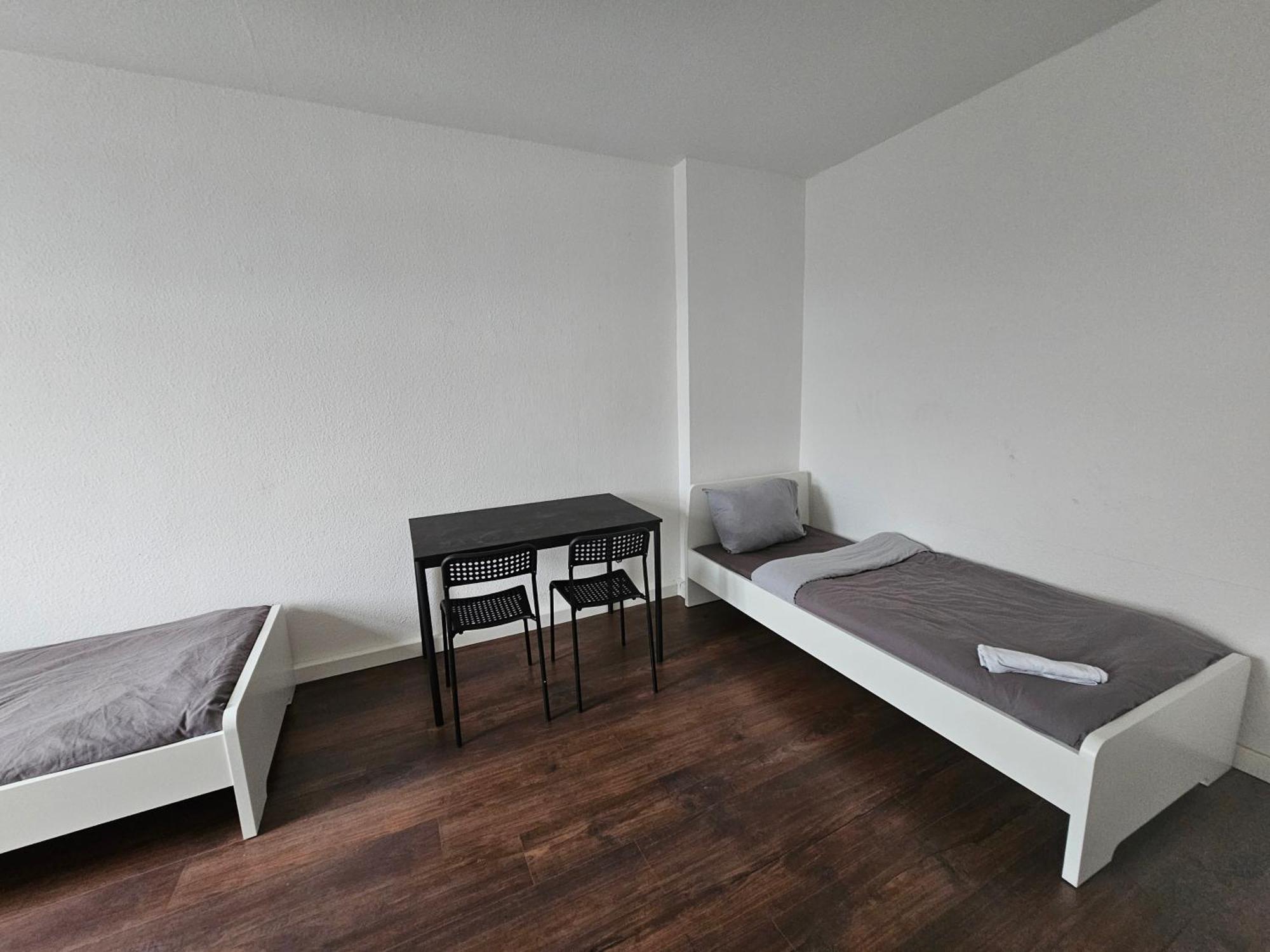 Checkpoint Ls 65 Mikroapartments Fuer Ein Bis Vier Personen Halle  Exterior foto